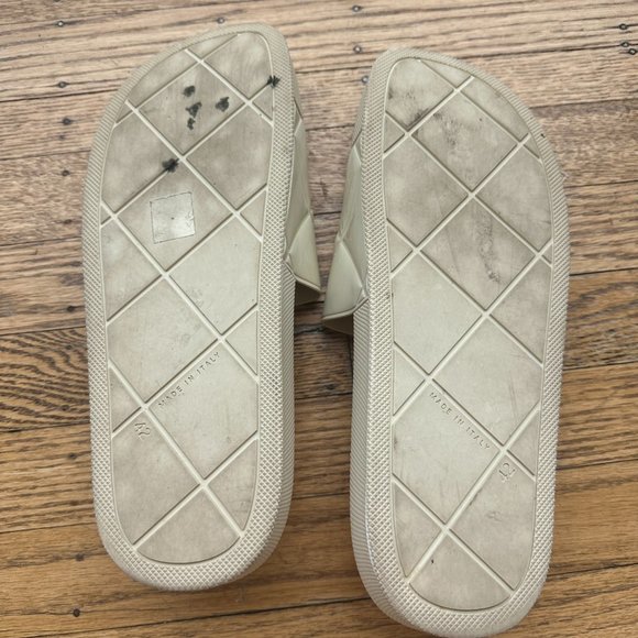 BOTTEGA VENETA Embossed rubber slides main image 5